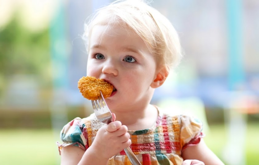 Чим не можна годувати дитину 1–3 років